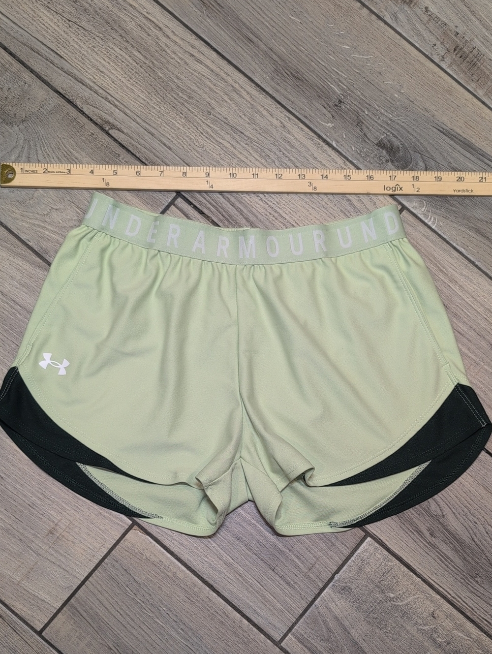 Under Armour Women's Pale Green Athletic Shorts Size M